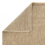 Features-a-Versatile-and-Broken-striped-design